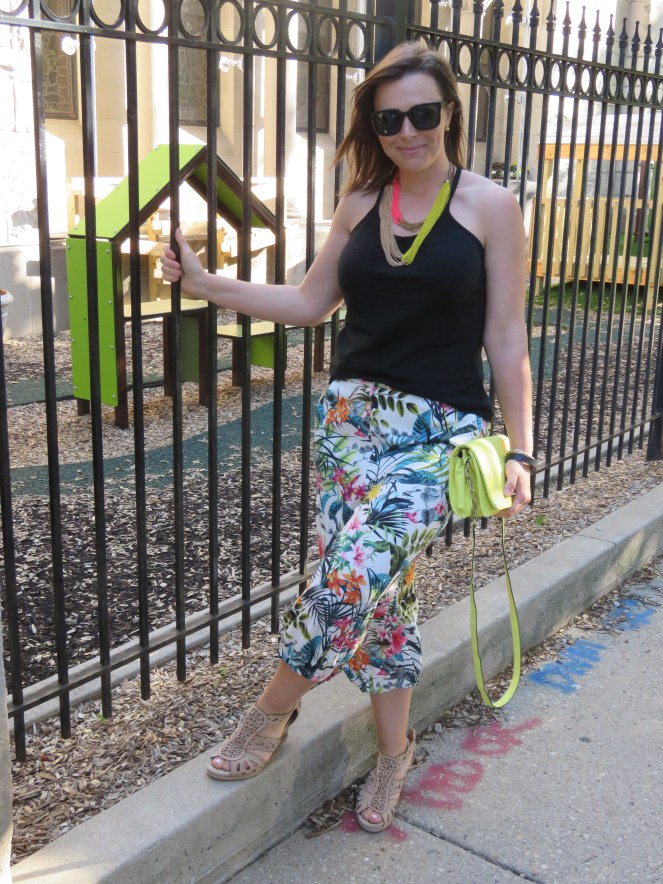this city is a jungle, jungle, sarah in style, windy city bloggers, sarahinstyle.com, tropical pants
