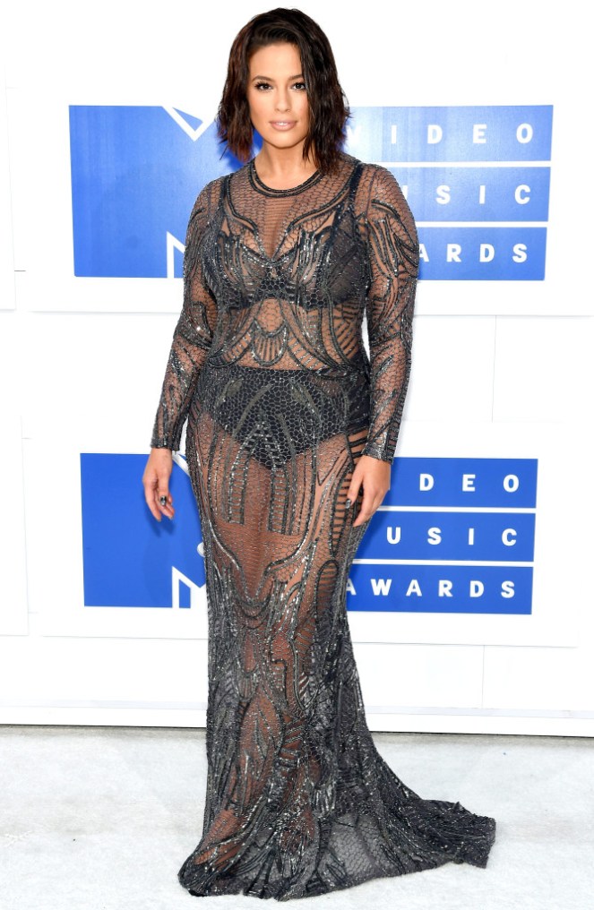 stella maxwell, moschino, hailee steinfeld, mtv vmas, red carpet fashion, sarah in style, fashion blogger, sarahinstyle.com, chicago blogger, windy city bloggers, ashley graham, naeem khan