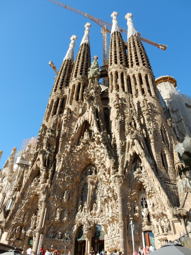 barcelona, spain, park guell, sagrada familia, el born, el nacional, sarah in style, travel blogger, european adventure, windy city bloggers