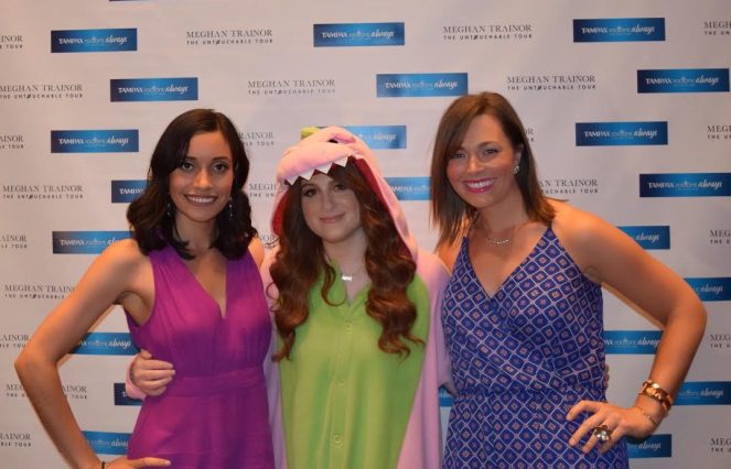 meghan trainor, untouchable tour, hailee steinfeld, tampax, wear what you want, chicago blogger, sarah in style