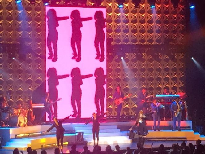 meghan trainor, untouchable tour, hailee steinfeld, tampax, wear what you want, chicago blogger, sarah in style