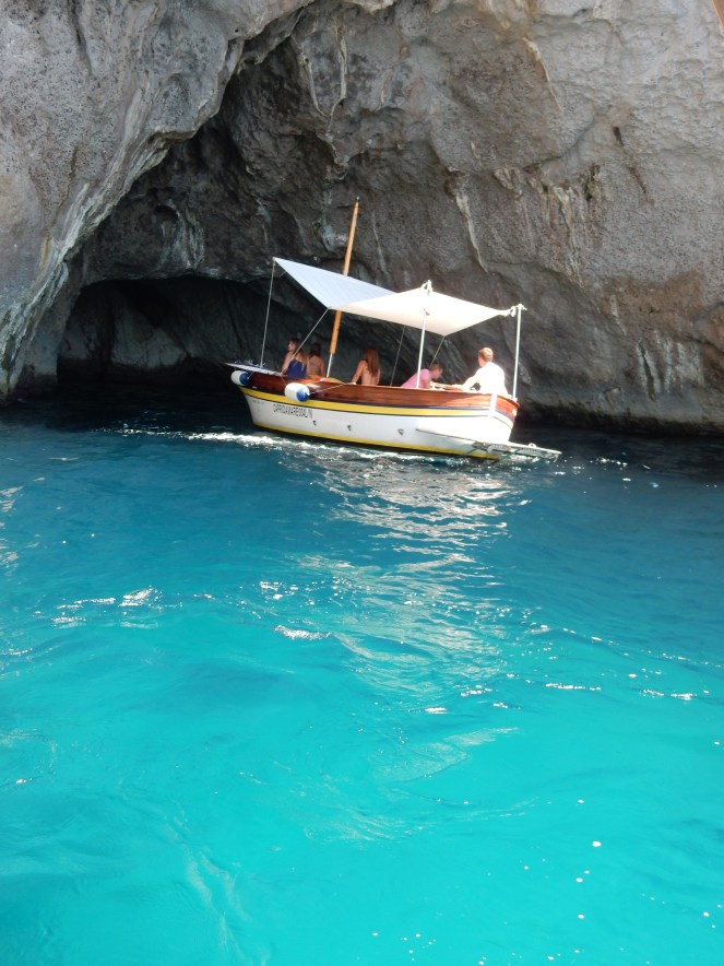 capri shopping, Capri, Italy, European Adventure, Sarah In Style, sarahinstyle.com, travel blogger, chicago blogger, travel, Europe, windy city bloggers, beach, Mediterranean sea, amalfi coast