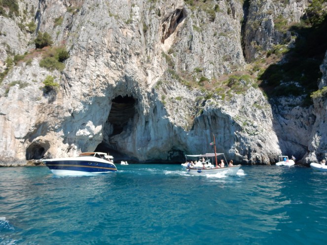 capri shopping, Capri, Italy, European Adventure, Sarah In Style, sarahinstyle.com, travel blogger, chicago blogger, travel, Europe, windy city bloggers, beach, Mediterranean sea, amalfi coast