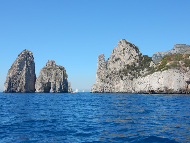 capri shopping, Capri, Italy, European Adventure, Sarah In Style, sarahinstyle.com, travel blogger, chicago blogger, travel, Europe, windy city bloggers, beach, Mediterranean sea, amalfi coast