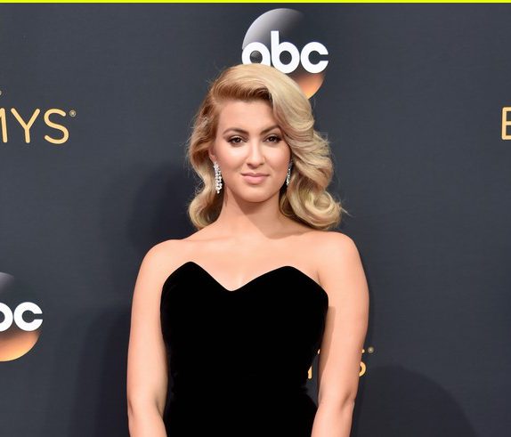 Tori Kelly, emmy awards 2016, emmy awards, red carpet fashion, red carpet, sarahinstyle.com, sarah in style, fashion blogger, chicago blogger, fashion police, sophie turner