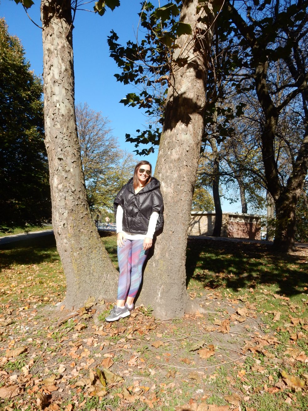 lakeshore drive, chicago bike path, chicago fall color tour, chicago skyline, spyder, workout clothing, fall workout clothing, sarahinstyle.com; sarah in style, sarah meyer, windy city bloggers, wcbcstyle, chicago blogger, fashion blogger