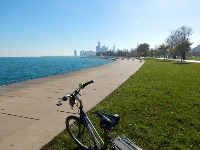 lakeshore drive, chicago bike path, chicago fall color tour, chicago skyline, spyder, workout clothing, fall workout clothing, sarahinstyle.com; sarah in style, sarah meyer, windy city bloggers, wcbcstyle, chicago blogger, fashion blogger