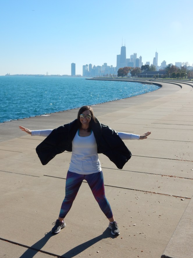 lakeshore drive, chicago bike path, chicago fall color tour, chicago skyline, spyder, workout clothing, fall workout clothing, sarahinstyle.com; sarah in style, sarah meyer, windy city bloggers, wcbcstyle, chicago blogger, fashion blogger