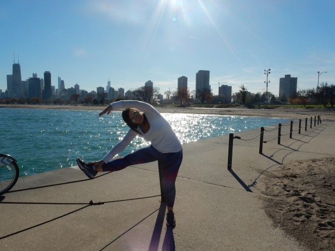 lakeshore drive, chicago bike path, chicago fall color tour, chicago skyline, spyder, workout clothing, fall workout clothing, sarahinstyle.com; sarah in style, sarah meyer, windy city bloggers, wcbcstyle, chicago blogger, fashion blogger