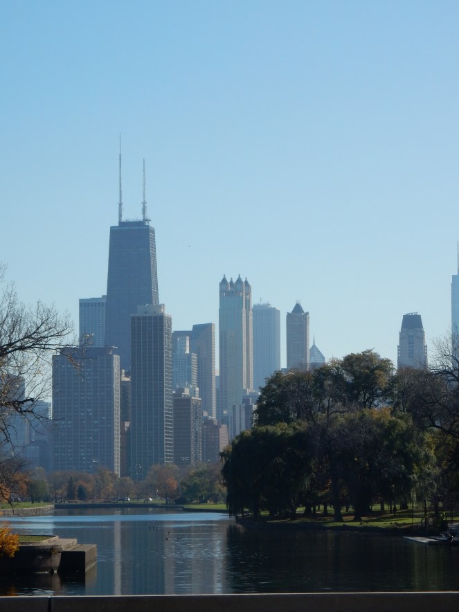 lakeshore drive, chicago bike path, chicago fall color tour, chicago skyline, spyder, workout clothing, fall workout clothing, sarahinstyle.com; sarah in style, sarah meyer, windy city bloggers, wcbcstyle, chicago blogger, fashion blogger