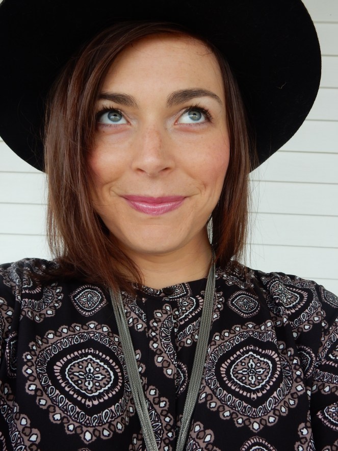 Pretty In Paisley, Sarah In Style, How to add color to an outfit, how to add color to your wardrobe, adding color to your outfit, adding color to your wardrobe, little black dress, LBD, sarahinstyle.com, black hat, pom pom purse, winter wardrobe, styling tips, style tips, fashion blogger