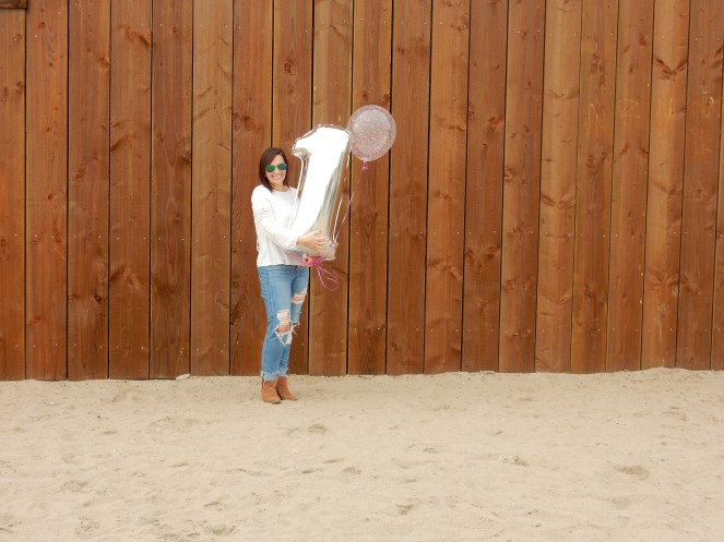 Sarah In Style, Blog Birthday, One Year Birthday, sarahinstyle.com, Sarah Meyer, Chicago Blogger, Windy City Blogger Collective, Santa Monica, Los Angeles, Balloons, Happy Birthday, pier, first birthday, celebration