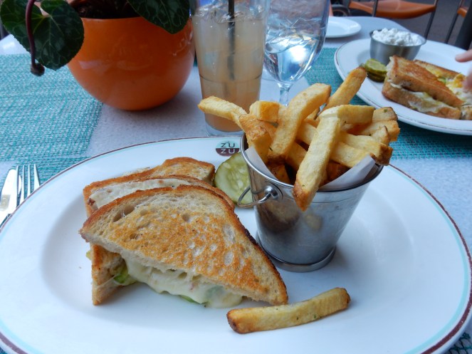 sarah in style, sarahinstyle.com, sarah meyer, all about arizona, what to do in arizona, where to stay in scottsdale. the saguaro, hotel valley ho, where to eat in scottsdale, where to eat in phoenix, what to do in scottsdale, what to do in phoenix, travel blogger, sugar bowl scottsdale, the sugar bowl, Hotel Valley Ho, midcentury modern