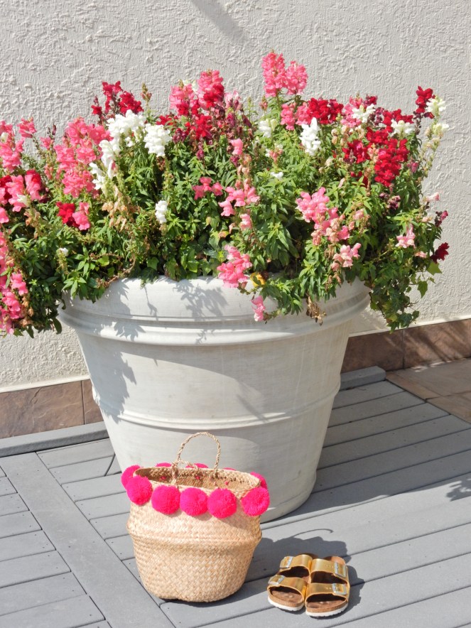 Judith March, fringe top, caftan, beach ensemble, summer style, Destin, Florida, emerald coast, beach style, sarahinstyle.com, sarah in style, sarah meyer, fringe beach bag, pom pom bag, Hobby Lobby, gold chunky sandals