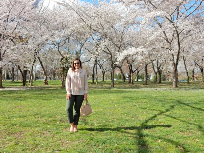 Washington D.C. Cherry Blossom Festival, Cherry Blossom Festival , Cherry Blossoms, D.C. Cherry Blossoms, Washington D.C., District of Columbia, Springtime, Spring fling, spring flowers, flowering trees, sarah in style, sarahinstyle.com, Sarah Meyer, Tidal Pond, Jefferson Memorial, DC Monuments, Ruffled Pink Blouse