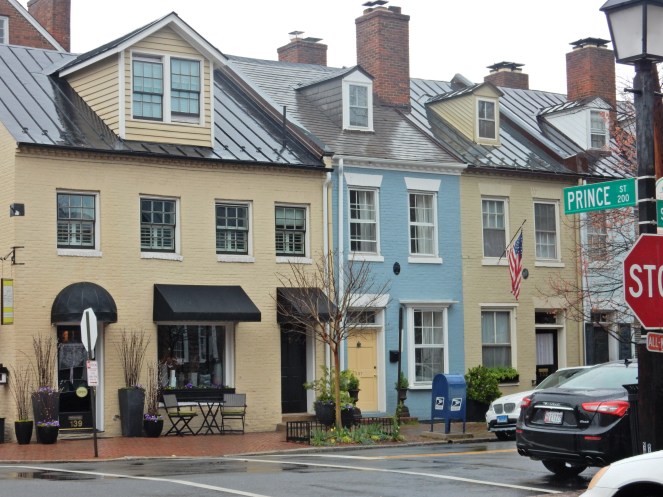 outdoor decor, pink home, Alexandria Virginia, Alexandria VA, Alexandria, Bold Front Doors, Come and Knock on my door, Colorful homes, new England, Washington D.C., gluten free D.C., gluten free Alexandria, sarahinstyle.com, Sarah In Style, What to do in D.C., What to do in Alexandria, curb appeal