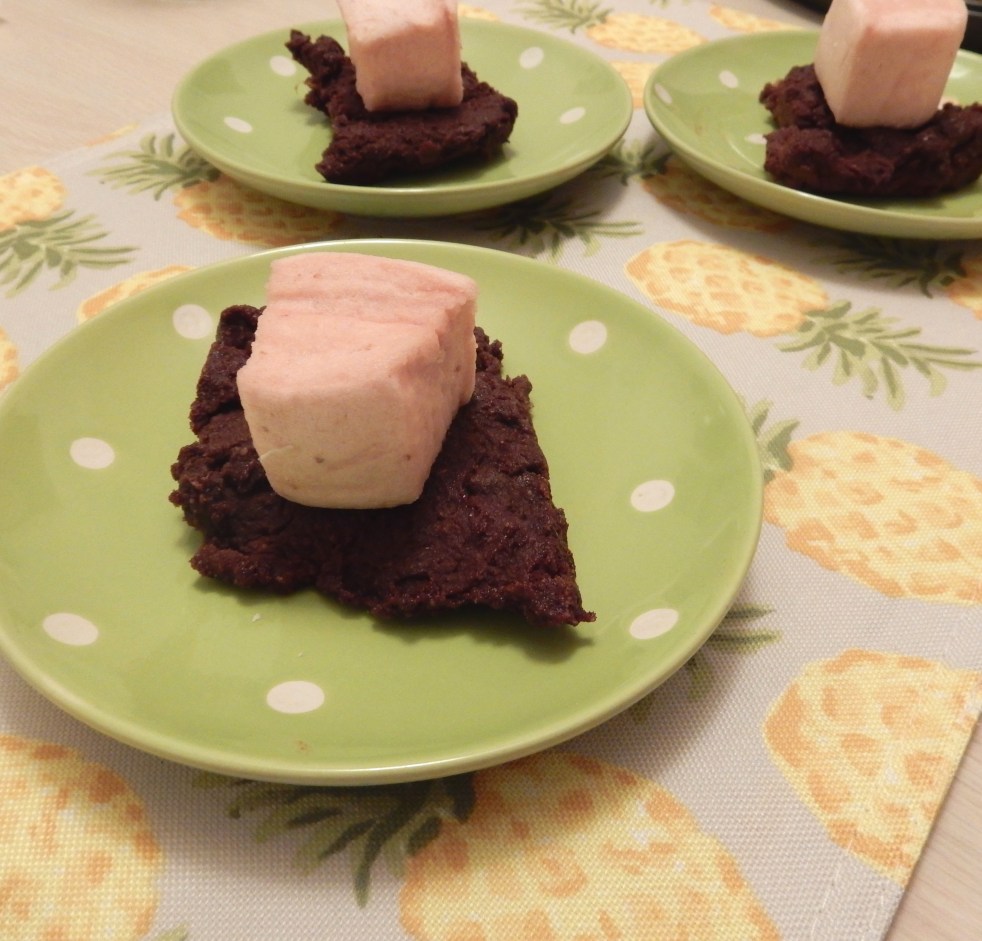 Healthy desserts, healthy brownies, healthy sweets, raw brownies, vegan, gluten free brownies, gluten free, Sarah In Style, sarahinstyle.com, Deliciously Ella, XO Marshmallow, gourmet marshmallows, food blogger, healthy eating