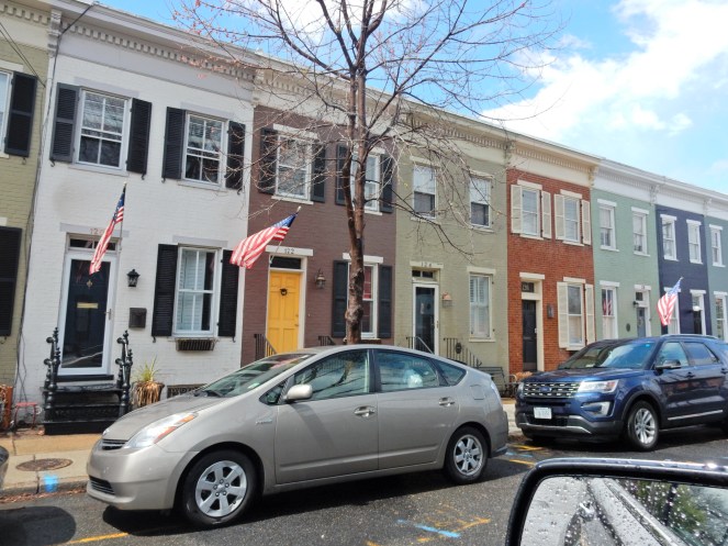 outdoor decor, pink home, Alexandria Virginia, Alexandria VA, Alexandria, Bold Front Doors, Come and Knock on my door, Colorful homes, new England, Washington D.C., gluten free D.C., gluten free Alexandria, sarahinstyle.com, Sarah In Style, What to do in D.C., What to do in Alexandria, curb appeal