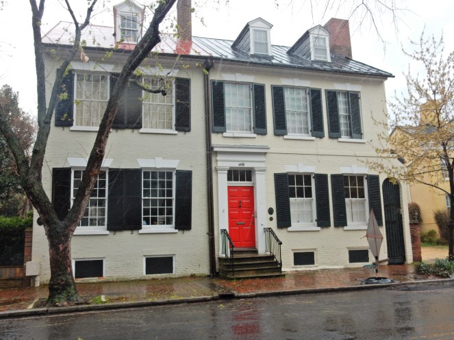 outdoor decor, pink home, Alexandria Virginia, Alexandria VA, Alexandria, Bold Front Doors, Come and Knock on my door, Colorful homes, new England, Washington D.C., gluten free D.C., gluten free Alexandria, sarahinstyle.com, Sarah In Style, What to do in D.C., What to do in Alexandria, curb appeal