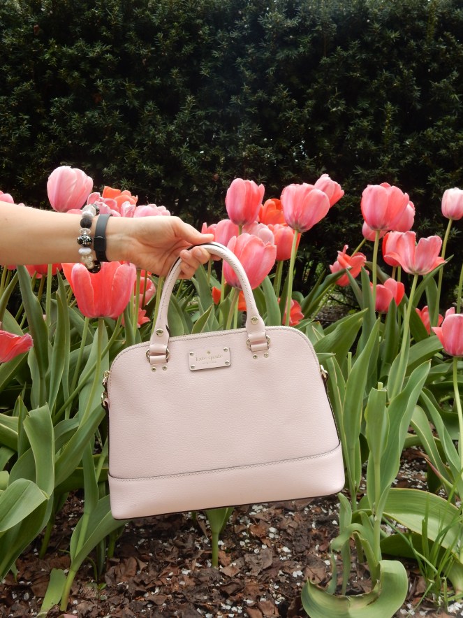 Kate Spade pink purse, April Showers Bring May Flowers, Chicago Bean, Chicago Millenium Park, Chicago Loop, The Bean, Cloudgate, Kate Spade, Chicago, downtown Chicago, chitown, sarah in style, little black dress, lbd, bow dress, bow earrings, pearls, sarah meyer, 100 years young, springtime, tulips, fresh, life, windy city bloggers, chicago blog, fashion blog, style blog