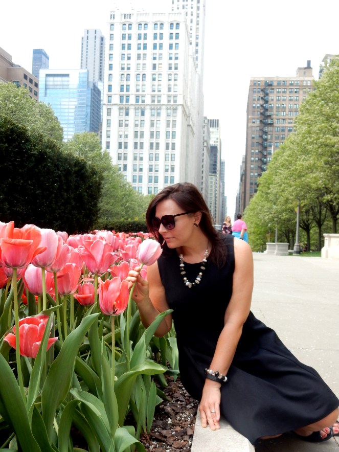 April Showers Bring May Flowers, Chicago Bean, Chicago Millenium Park, Chicago Loop, The Bean, Cloudgate, Kate Spade, Chicago, downtown Chicago, chitown, sarah in style, little black dress, lbd, bow dress, bow earrings, pearls, sarah meyer, 100 years young, springtime, tulips, fresh, life, windy city bloggers, chicago blog, fashion blog, style blog