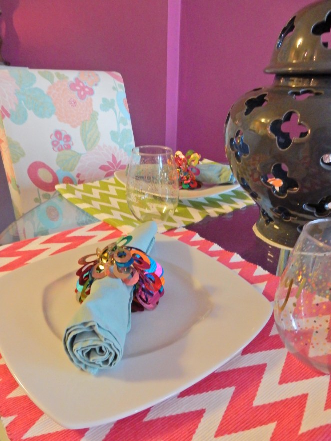Dining Decor, Table Decor, Table Decorations, Table Settings, Decorating, Home Decor, Linens, Sarah In Style, Sarah Meyer, sarahinstyle.com, design blogger, decorating blog, Chicago design, pier one, Thibaut, Dania, Crate & Barrell
