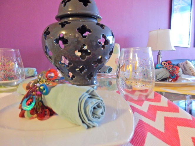 Dining Decor, Table Decor, Table Decorations, Table Settings, Decorating, Home Decor, Linens, Sarah In Style, Sarah Meyer, sarahinstyle.com, design blogger, decorating blog, Chicago design, pier one, Thibaut, Dania, Crate & Barrell
