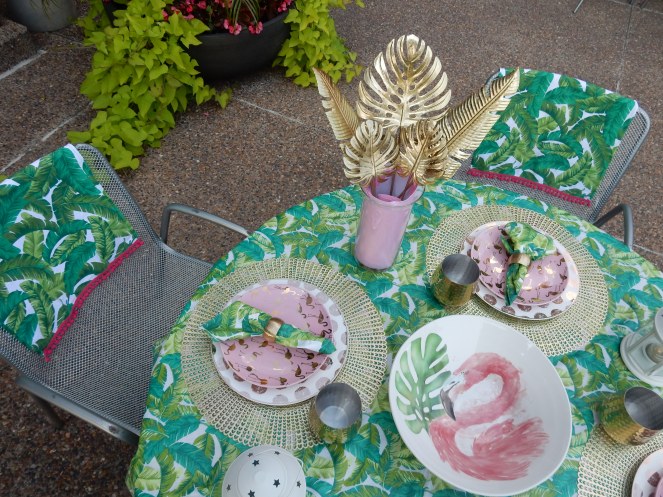 Read My Palms, Dining Decor, Table Decor, Table Decorations, Table Settings, Decorating, Home Decor, Linens, Sarah In Style, Sarah Meyer, sarahinstyle.com, design blogger, decorating blog, Chicago design, TJ Maxx, Flamingo plates, tropical table, palm leaves, palm decor, dining al fresco, palm print tablecloth, flamingo bowl, gold palm leaves, Home Goods, Bed Bath & Beyond