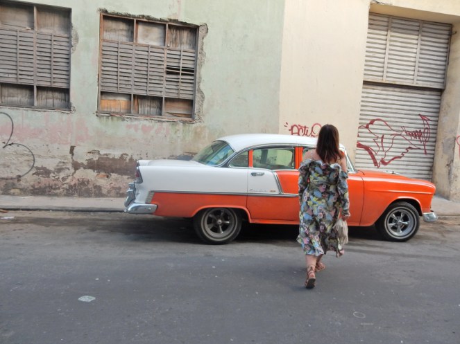 Cuba, Havana, Cuban Style, Cuban Flair, sarah in style, sarah meyer, sarahinstyle.com, windy city bloggers, fashion blogger, style blogger, travel recommendations, travel ideas, cuba travel, travel blogger, travel blog, how to dress in cuba, H&M, stylefile, party dress, ruffled dress, tropical dress, peek-a-boo shoulder, cold shoulder