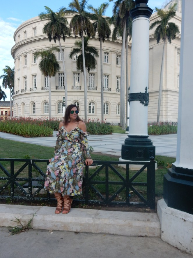 Cuba, Havana, Cuban Style, Cuban Flair, sarah in style, sarah meyer, sarahinstyle.com, windy city bloggers, fashion blogger, style blogger, travel recommendations, travel ideas, cuba travel, travel blogger, travel blog, how to dress in cuba, H&M, stylefile, party dress, ruffled dress, tropical dress, peek-a-boo shoulder, cold shoulder