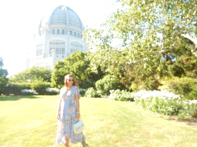 Francescas blue ruffle dress, blue floral dress, Kate Spade, white bow bag, Bahai Temple, North Shore, Flowery Dress, ladylike dress, Sarah In Style, Wilmette, Chicago fashion, fashion blogger, Sarah In Style, Sarah Meyer, Bahai, House of Worship