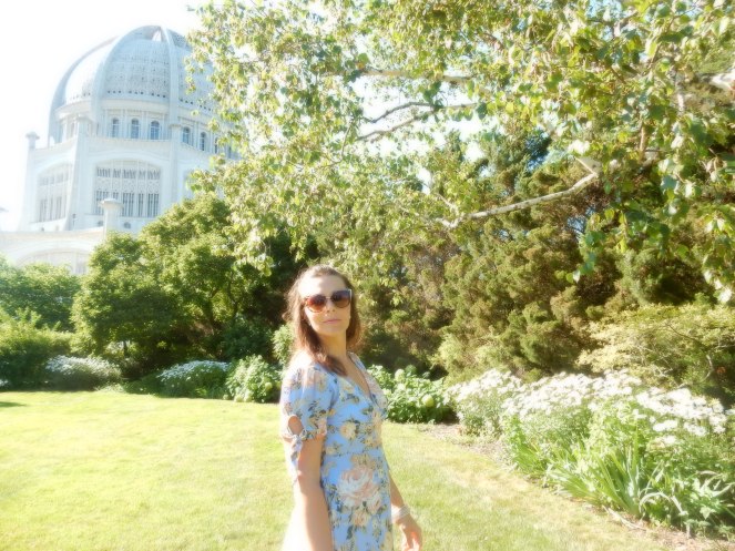 Francescas blue ruffle dress, blue floral dress, Kate Spade, white bow bag, Bahai Temple, North Shore, Flowery Dress, ladylike dress, Sarah In Style, Wilmette, Chicago fashion, fashion blogger, Sarah In Style, Sarah Meyer, Bahai, House of Worship