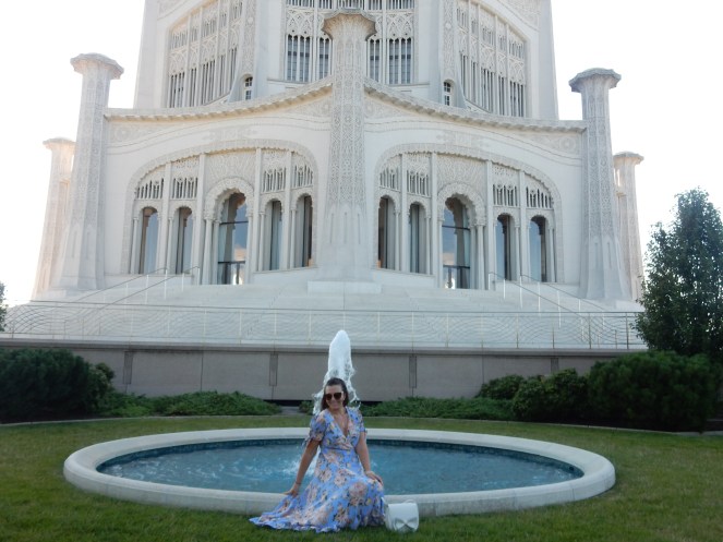 Francescas blue ruffle dress, blue floral dress, Kate Spade, white bow bag, Bahai Temple, North Shore, Flowery Dress, ladylike dress, Sarah In Style, Wilmette, Chicago fashion, fashion blogger, Sarah In Style, Sarah Meyer, Bahai, House of Worship