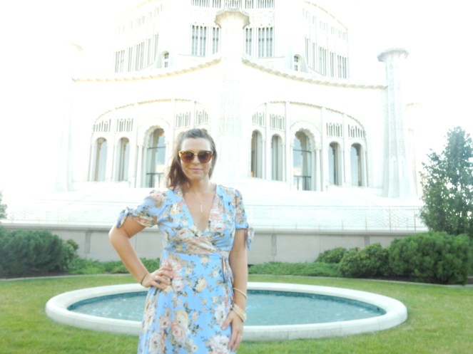 Francescas blue ruffle dress, blue floral dress, Kate Spade, white bow bag, Bahai Temple, North Shore, Flowery Dress, ladylike dress, Sarah In Style, Wilmette, Chicago fashion, fashion blogger, Sarah In Style, Sarah Meyer, Bahai, House of Worship
