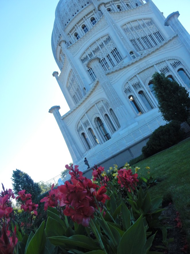 Francescas blue ruffle dress, blue floral dress, Kate Spade, white bow bag, Bahai Temple, North Shore, Flowery Dress, ladylike dress, Sarah In Style, Wilmette, Chicago fashion, fashion blogger, Sarah In Style, Sarah Meyer, Bahai, House of Worship