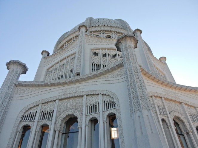 Francescas blue ruffle dress, blue floral dress, Kate Spade, white bow bag, Bahai Temple, North Shore, Flowery Dress, ladylike dress, Sarah In Style, Wilmette, Chicago fashion, fashion blogger, Sarah In Style, Sarah Meyer, Bahai, House of Worship