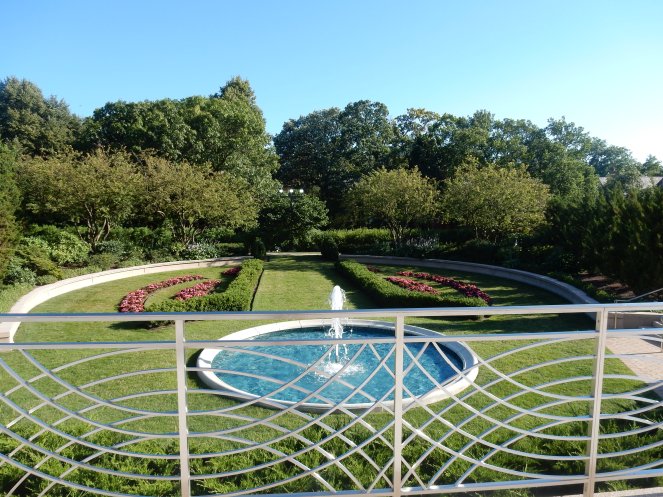 Francescas blue ruffle dress, blue floral dress, Kate Spade, white bow bag, Bahai Temple, North Shore, Flowery Dress, ladylike dress, Sarah In Style, Wilmette, Chicago fashion, fashion blogger, Sarah In Style, Sarah Meyer, Bahai, House of Worship