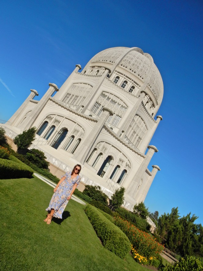 Francescas blue ruffle dress, blue floral dress, Kate Spade, white bow bag, Bahai Temple, North Shore, Flowery Dress, ladylike dress, Sarah In Style, Wilmette, Chicago fashion, fashion blogger, Sarah In Style, Sarah Meyer, Bahai, House of Worship
