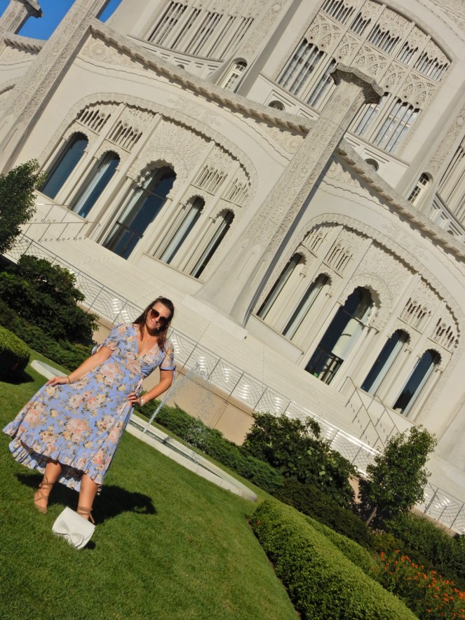 Francescas blue ruffle dress, blue floral dress, Kate Spade, white bow bag, Bahai Temple, North Shore, Flowery Dress, ladylike dress, Sarah In Style, Wilmette, Chicago fashion, fashion blogger, Sarah In Style, Sarah Meyer, Bahai, House of Worship