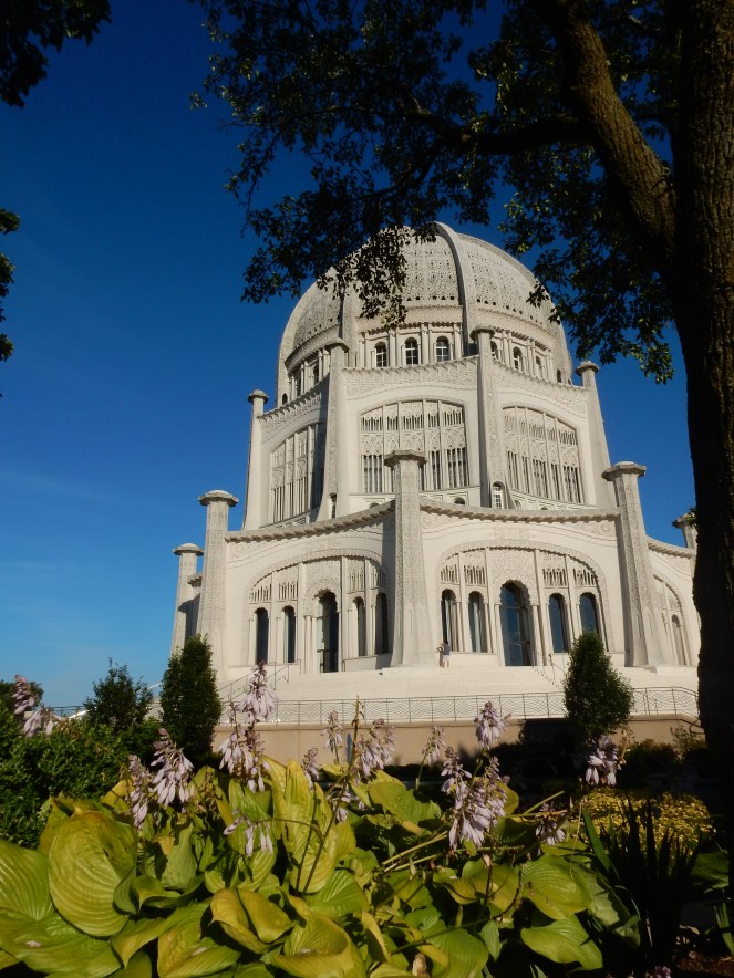Francescas blue ruffle dress, blue floral dress, Kate Spade, white bow bag, Bahai Temple, North Shore, Flowery Dress, ladylike dress, Sarah In Style, Wilmette, Chicago fashion, fashion blogger, Sarah In Style, Sarah Meyer, Bahai, House of Worship