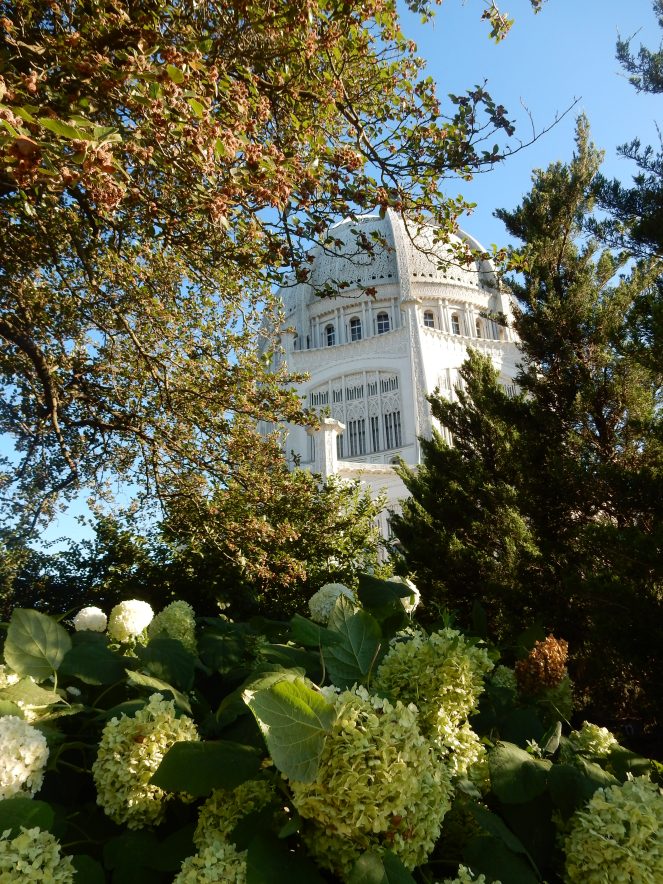 Francescas blue ruffle dress, blue floral dress, Kate Spade, white bow bag, Bahai Temple, North Shore, Flowery Dress, ladylike dress, Sarah In Style, Wilmette, Chicago fashion, fashion blogger, Sarah In Style, Sarah Meyer, Bahai, House of Worship