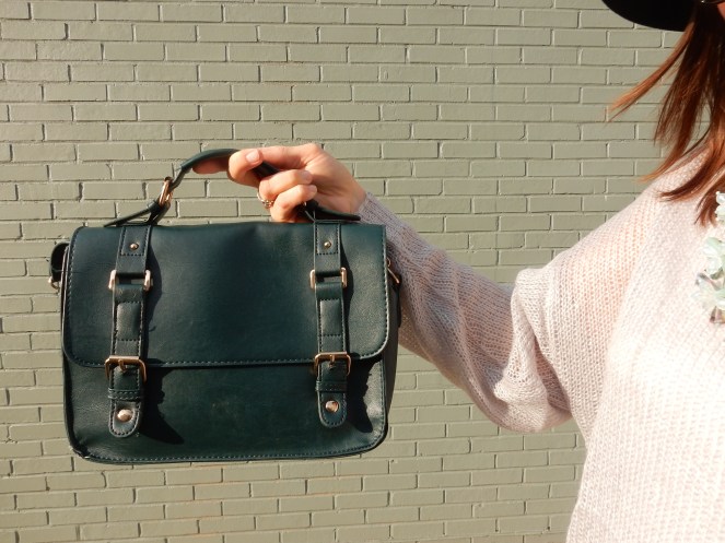 Harrisonburg, Virginia, what to do in Harrisonburg VA, fall sweaters, the perfect fall sweater, cozy sweaters, cozy sweater, cozy, grey sweater, oversize grey sweater, tobi, tobi.com, tobi grey sweater, Maui Jim, Black hat, Green satchel, fall fashion, what to wear this fall. Sarah Meyer, sarahinstyle.com, sarah in style, fashion blogger, fashion blog, style tips