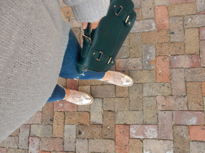 Harrisonburg, Virginia, what to do in Harrisonburg VA, fall sweaters, the perfect fall sweater, cozy sweaters, cozy sweater, cozy, grey sweater, oversize grey sweater, tobi, tobi.com, tobi grey sweater, Maui Jim, Black hat, Green satchel, fall fashion, what to wear this fall. Sarah Meyer, sarahinstyle.com, sarah in style, fashion blogger, fashion blog, style tips