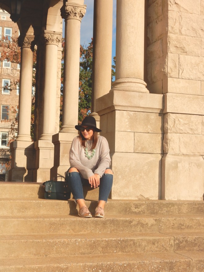 Harrisonburg, Virginia, what to do in Harrisonburg VA, fall sweaters, the perfect fall sweater, cozy sweaters, cozy sweater, cozy, grey sweater, oversize grey sweater, tobi, tobi.com, tobi grey sweater, Maui Jim, Black hat, Green satchel, fall fashion, what to wear this fall. Sarah Meyer, sarahinstyle.com, sarah in style, fashion blogger, fashion blog, style tips