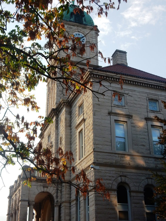 Harrisonburg, Virginia, what to do in Harrisonburg VA, fall sweaters, the perfect fall sweater, cozy sweaters, cozy sweater, cozy, grey sweater, oversize grey sweater, tobi, tobi.com, tobi grey sweater, Maui Jim, Black hat, Green satchel, fall fashion, what to wear this fall. Sarah Meyer, sarahinstyle.com, sarah in style, fashion blogger, fashion blog, style tips