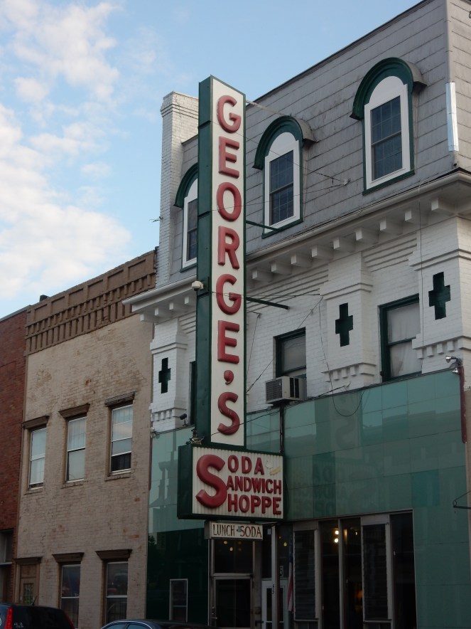 Harrisonburg, Virginia, what to do in Harrisonburg VA, fall sweaters, the perfect fall sweater, cozy sweaters, cozy sweater, cozy, grey sweater, oversize grey sweater, tobi, tobi.com, tobi grey sweater, Maui Jim, Black hat, Green satchel, fall fashion, what to wear this fall. Sarah Meyer, sarahinstyle.com, sarah in style, fashion blogger, fashion blog, style tips