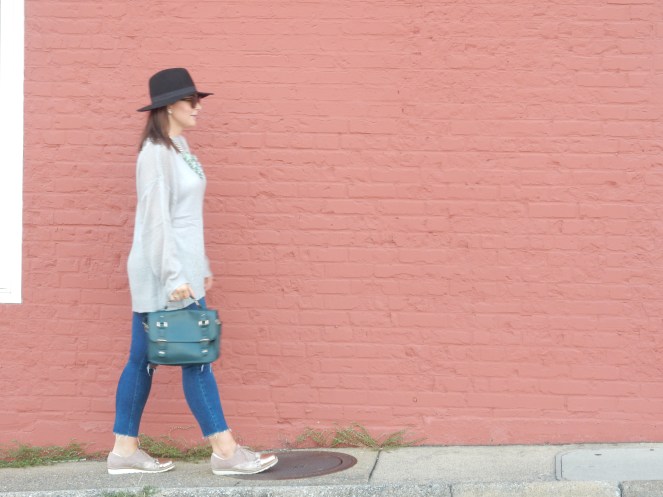 Harrisonburg, Virginia, what to do in Harrisonburg VA, fall sweaters, the perfect fall sweater, cozy sweaters, cozy sweater, cozy, grey sweater, oversize grey sweater, tobi, tobi.com, tobi grey sweater, Maui Jim, Black hat, Green satchel, fall fashion, what to wear this fall. Sarah Meyer, sarahinstyle.com, sarah in style, fashion blogger, fashion blog, style tips