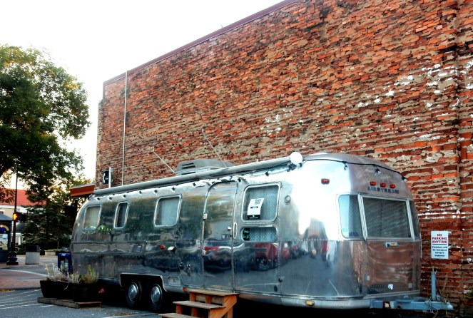 Harrisonburg, Virginia, what to do in Harrisonburg VA, fall sweaters, the perfect fall sweater, cozy sweaters, cozy sweater, cozy, grey sweater, oversize grey sweater, tobi, tobi.com, tobi grey sweater, Maui Jim, Black hat, Green satchel, fall fashion, what to wear this fall. Sarah Meyer, sarahinstyle.com, sarah in style, fashion blogger, fashion blog, style tips