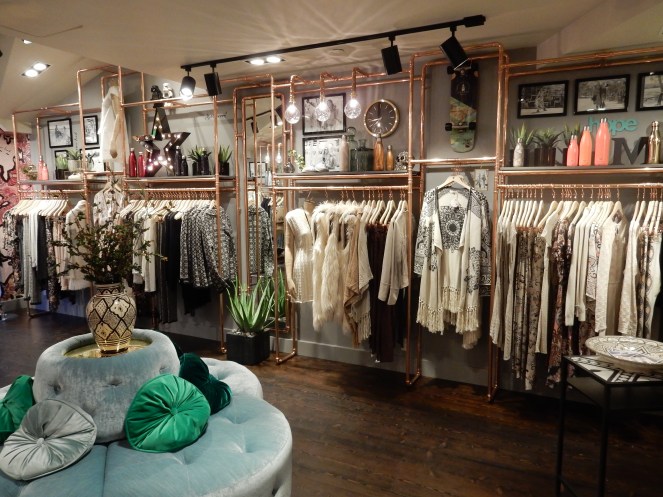 what to do in Colorado, visit colorado, sarahinstyle.com, sarah meyer. travel blog. Glenwood springs, hot springs, Vail, Vail Mountain, Vail Village, colorado, colorado hiking, Boulder, Denver, colorado amusement parks, mountain amusement park, 