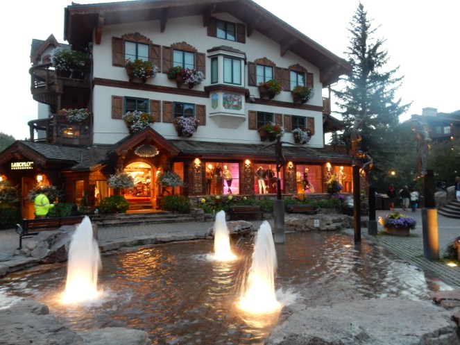 what to do in Colorado, visit colorado, sarahinstyle.com, sarah meyer. travel blog. Glenwood springs, hot springs, Vail, Vail Mountain, Vail Village, colorado, colorado hiking, Boulder, Denver, colorado amusement parks, mountain amusement park, 